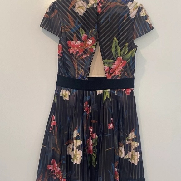 Chelsea28 Floral Fit & Flare Dress Womens Size‎ Medium (1121) - Picture 3 of 5